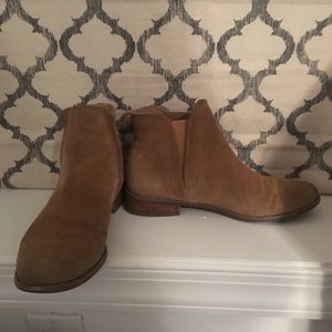 Suede brown boots size 9 Urban Outfitters